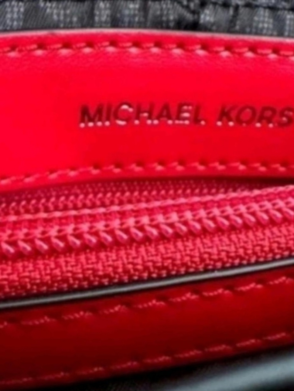 Michael Kors Soho 100% Quilted Nylon Shoulder/Crossbody Bag - Picture 9 of 9